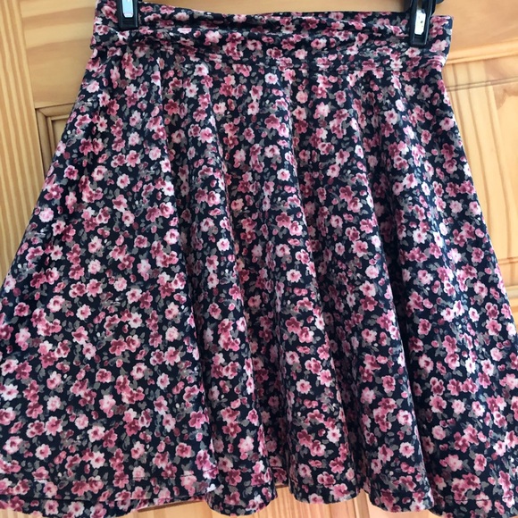 Velvet mini skirt! - Picture 2 of 2